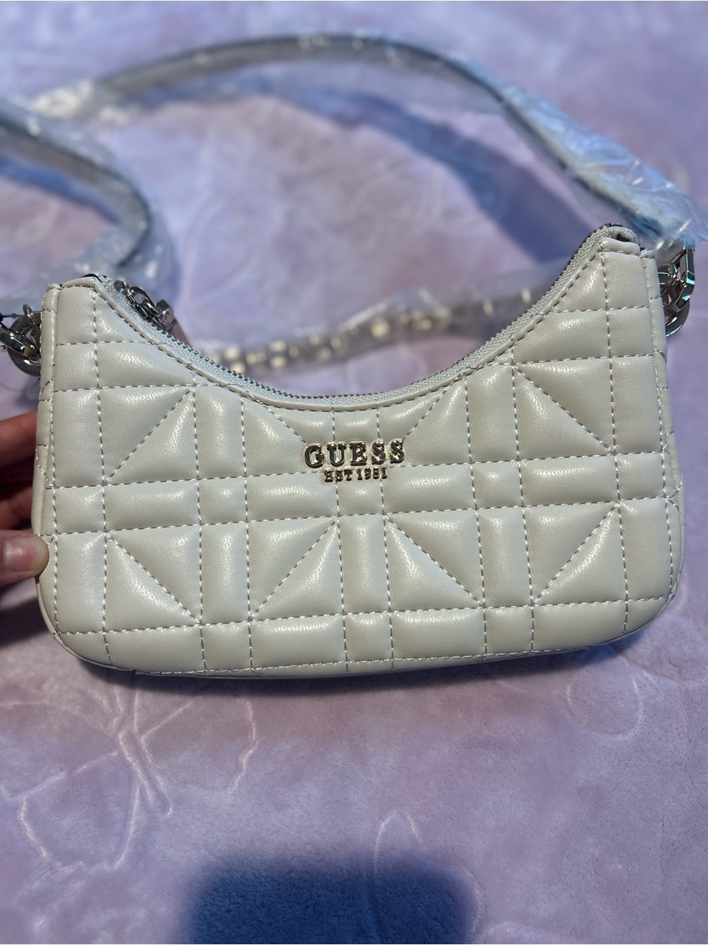 GUESS Cream Quilted Shoulder Bag with Gold Logo. NEW.
